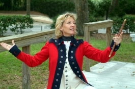 Donna American Revolution bow on knee